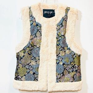 Nasty Gal Floral Rose Tomorrows Dream Faux Fur
Sherpa Jacquard 70s Vest, Small